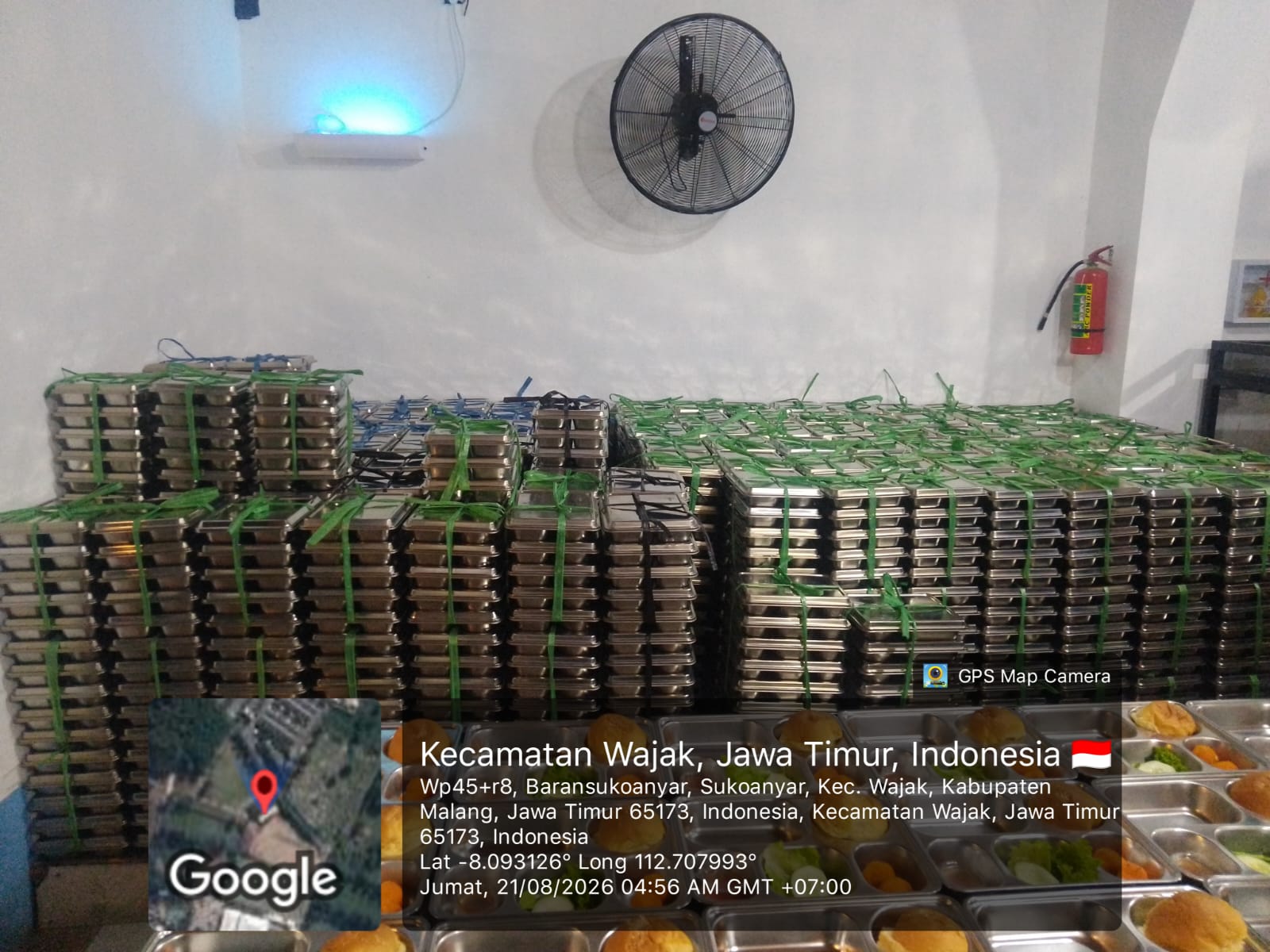 Kotak makan siap distribusi di dapur SPPG